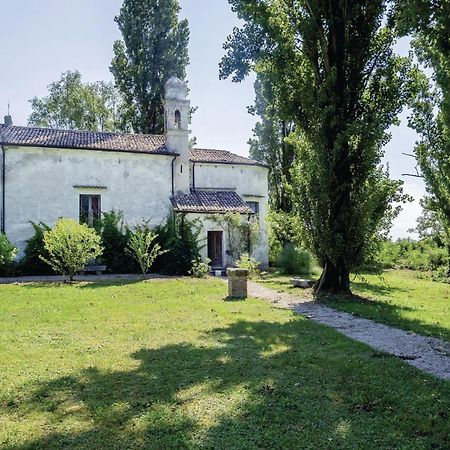 2 Bedroom Awesome Home In Taglio Di Po Ro Porto Viro Exterior foto